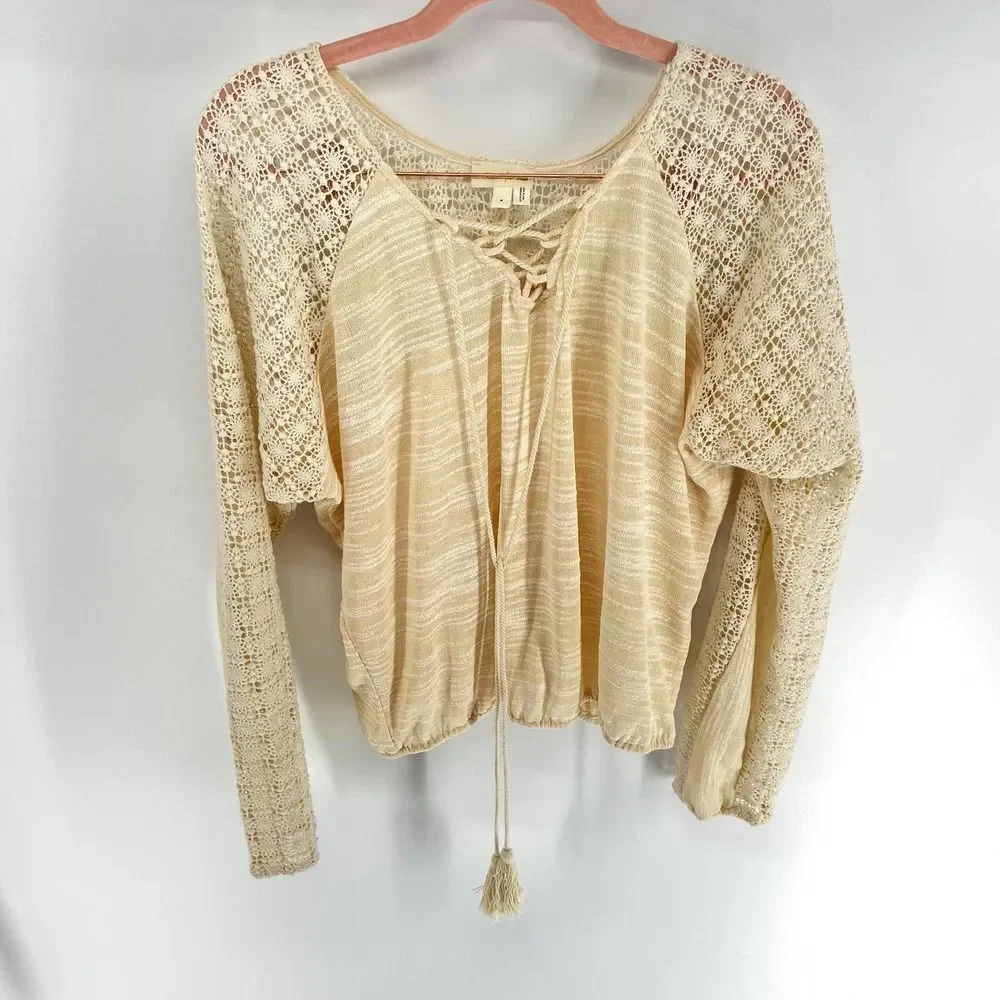 Anthropologie Meadow Rue Cream white crochet top v neck Peasant Blouse womens s